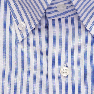 Colletto button down a righe blu