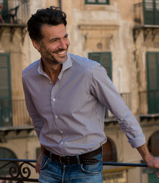 Hand-finished Italian cutaway collar detail with a perfect spread on the Verno shirt